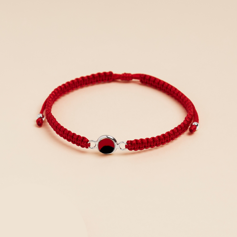 Pulsera Tejida con Punto Cruzado y Huayruro de Plata - Artesanía Exclusiva